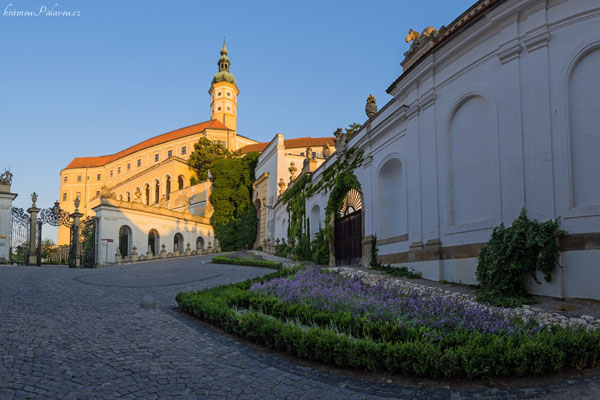 Čestné nádvoří