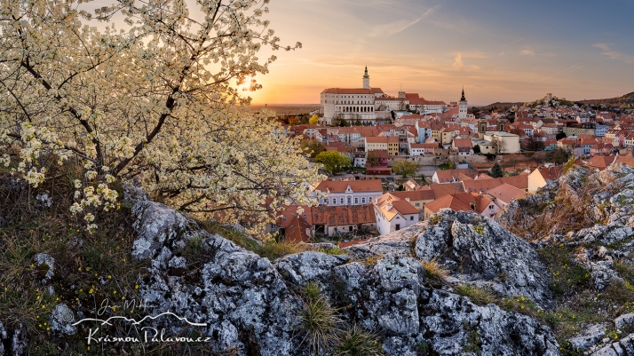 Jarní Mikulov z Olivetské hory