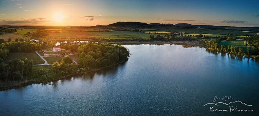 Nový rybník a letohrádek Portz