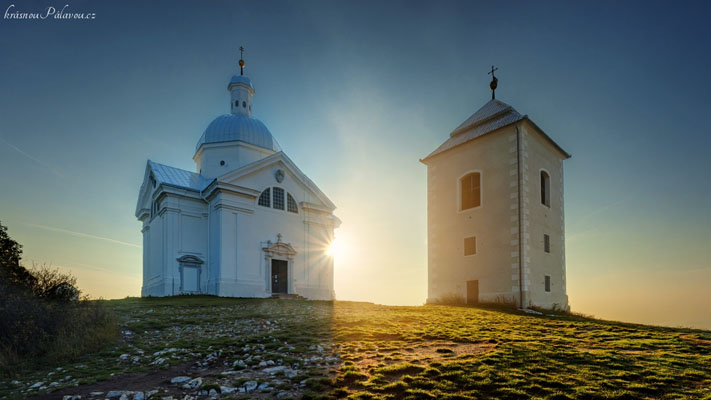 Slunce a kostel sv. Šebestiána