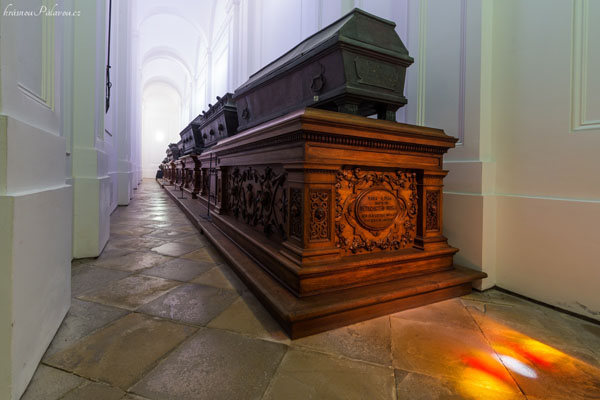 V Dietrichsteinské hrobce